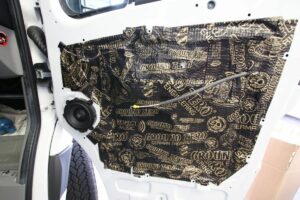 04-hymercar-grand-canyon-s-lautsprecher-tuer-daemmung-825-1200-1000-80-854-1600-1000-80 Hymer Grand Canyon S Lautsprecher und Türdämmung