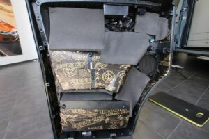 07-la-strada-regent-s-tzerverkleidung-entklappern-850-1200-1000-80-858-1600-1000-80 Optimale Türdämmung eines Wohnmobils auf Sprinter Basis