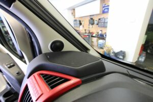 09-carthago-malibu-soundsystem-ducato-874-1600-1000-80 Mittel- und Hochtöner in einem Malibu auf Ducato Basis