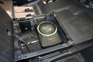 02_buerstner_harmony_subwoofer DSP Endstufe und Subwoofer in einem Bürstner Harmony