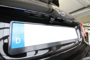02_mini_F54_F55_F56_F57_F60_hinten_kamera Nachrüstung einer Rückfahrkamera am originalen Monitor eines Mini F54/F55/F56/F57/F60