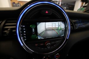 04_BMW_mini_F54_F55_F56_F57_F60_rueckfahrkamera_radio Nachrüstung einer Rückfahrkamera am originalen Monitor eines Mini F54/F55/F56/F57/F60
