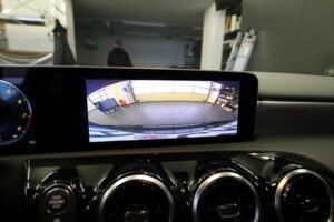 mercedes_a_klasse_w177_nachruestung_rueckfahrkamera Nachrüstung einer Rückfahrkamera am originalen Monitor einer Mercedes A-Klasse W177