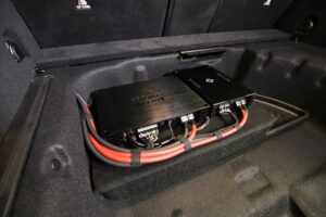 13_Mercede_GLE_V167_Endstufe_Verstaerker Mercedes GLE V167 Endstufe im Kofferraum