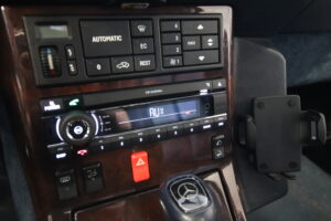 Retro Radio im Mercedes SL