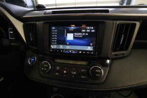 Autoradio-Umrüstung im Toyota RAV4 aus 2016 - Jetzt mit Apple Carplay, Android Auto, USB, DAB+ us.w.
