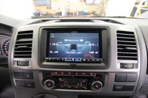 Autoradio-Umrüstung im VW T5 - Jetzt mit Apple Carplay, Android Auto, USB, DAB+ us.w.